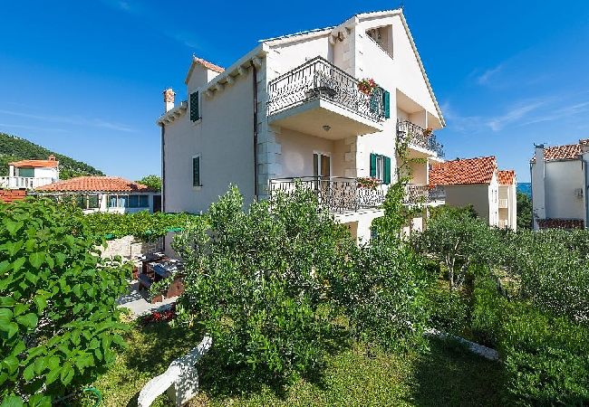 Ferienwohnung in Bol - Ferienwohnung in Bol mit Meerblick, Balkon, Klimaanlage, W-LAN (5217-6) Ferienwohnung in Bol - Ferienwohnung in Bol mit Meerblick, Balkon, Klimaanlage, W-LAN (5217-6)