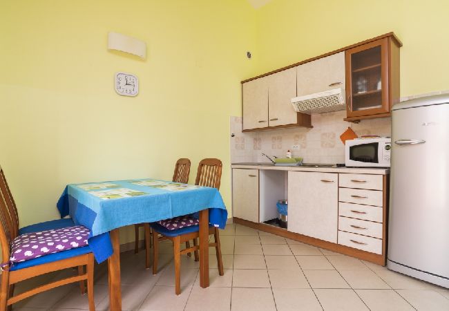 Ferienwohnung in Umag - Ferienwohnung in Umag mit Balkon, Klimaanlage, W-LAN (653-2) Ferienwohnung in Umag - Ferienwohnung in Umag mit Balkon, Klimaanlage, W-LAN (653-2)