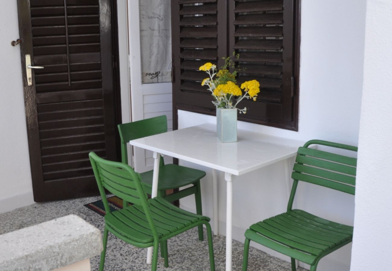 Ferienwohnung in Rab - Ferienwohnung in Barbat mit Meerblick, Balkon, Klimaanlage (660-1)