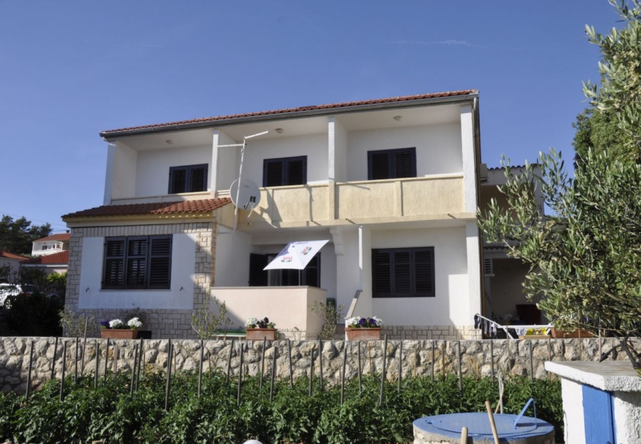 Ferienwohnung in Rab - Ferienwohnung in Barbat mit Meerblick, Balkon, Klimaanlage (660-1)