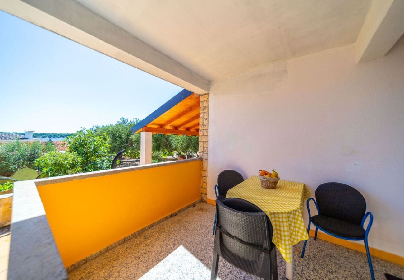 Ferienwohnung in Rab - Ferienwohnung in Barbat mit Meerblick, Balkon, Klimaanlage (660-1) Ferienwohnung in Rab - Ferienwohnung in Barbat mit Meerblick, Balkon, Klimaanlage (660-1)