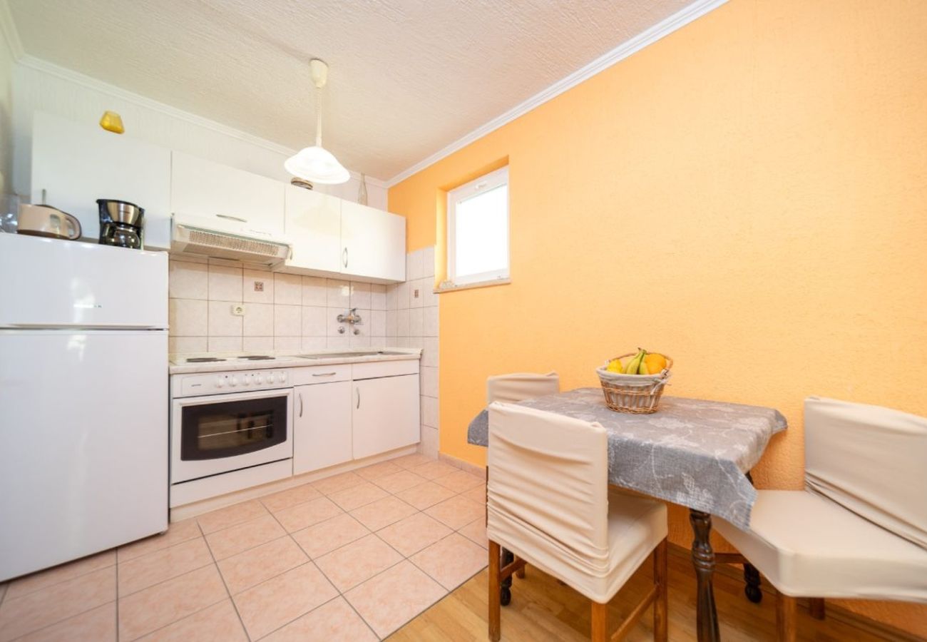 Ferienwohnung in Rab - Ferienwohnung in Barbat mit Balkon, Klimaanlage (660-2) Ferienwohnung in Rab - Ferienwohnung in Barbat mit Balkon, Klimaanlage (660-2)