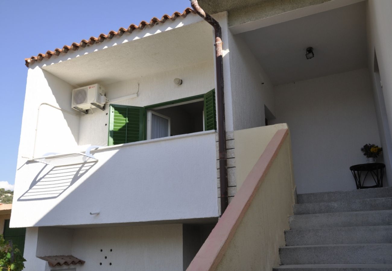 Ferienwohnung in Rab - Ferienwohnung in Barbat mit Balkon, Klimaanlage (660-3)