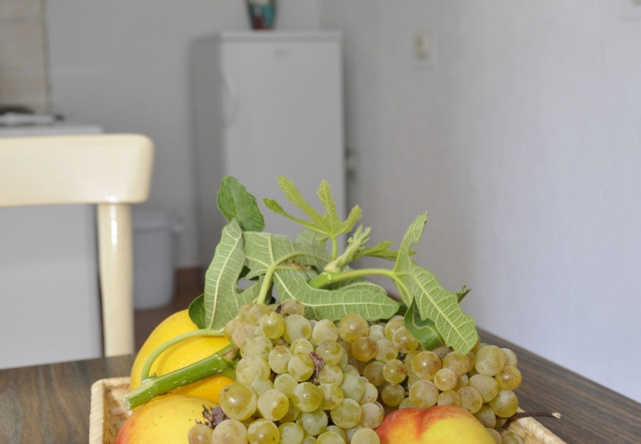 Ferienwohnung in Rab - Ferienwohnung in Barbat mit Balkon, Klimaanlage (660-3)