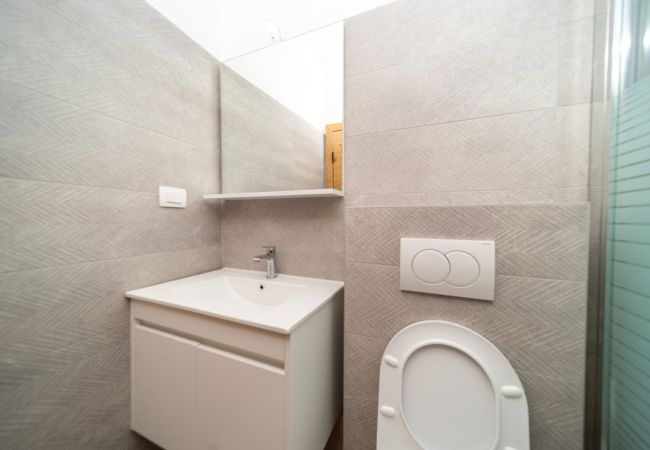 Ferienwohnung in Rab - Ferienwohnung in Barbat mit Meerblick, Balkon, Klimaanlage (660-4) Ferienwohnung in Rab - Ferienwohnung in Barbat mit Meerblick, Balkon, Klimaanlage (660-4)