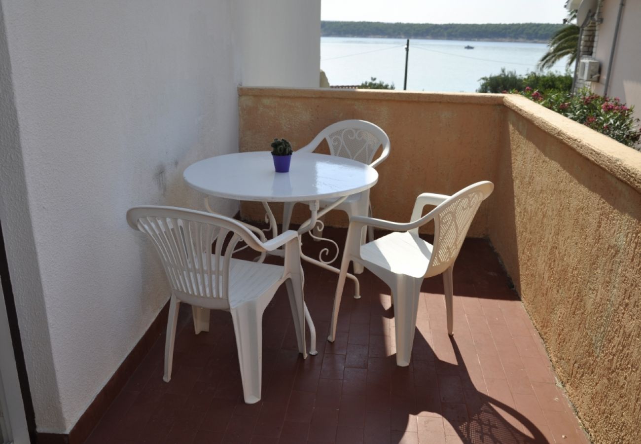 Ferienwohnung in Rab - Ferienwohnung in Barbat mit Meerblick, Balkon, Klimaanlage (660-4)