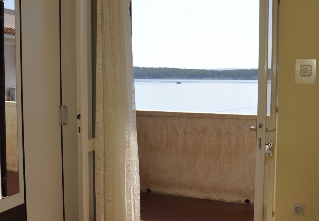 Ferienwohnung in Rab - Ferienwohnung in Barbat mit Meerblick, Balkon, Klimaanlage (660-4)