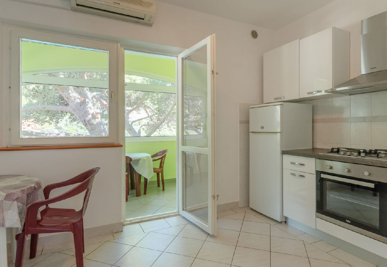 Ferienwohnung in Karbuni - Ferienwohnung in Karbuni mit Meerblick, Balkon, Klimaanlage (217-2)