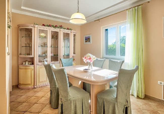 Ferienhaus in Ripenda Kras - Ferienhaus in Ripenda Kras mit Loggia, Klimaanlage, W-LAN, Waschmaschine (676-1) Ferienhaus in Ripenda Kras - Ferienhaus in Ripenda Kras mit Loggia, Klimaanlage, W-LAN, Waschmaschine (676-1)