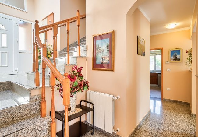 Ferienhaus in Ripenda Kras - Ferienhaus in Ripenda Kras mit Loggia, Klimaanlage, W-LAN, Waschmaschine (676-1) Ferienhaus in Ripenda Kras - Ferienhaus in Ripenda Kras mit Loggia, Klimaanlage, W-LAN, Waschmaschine (676-1)