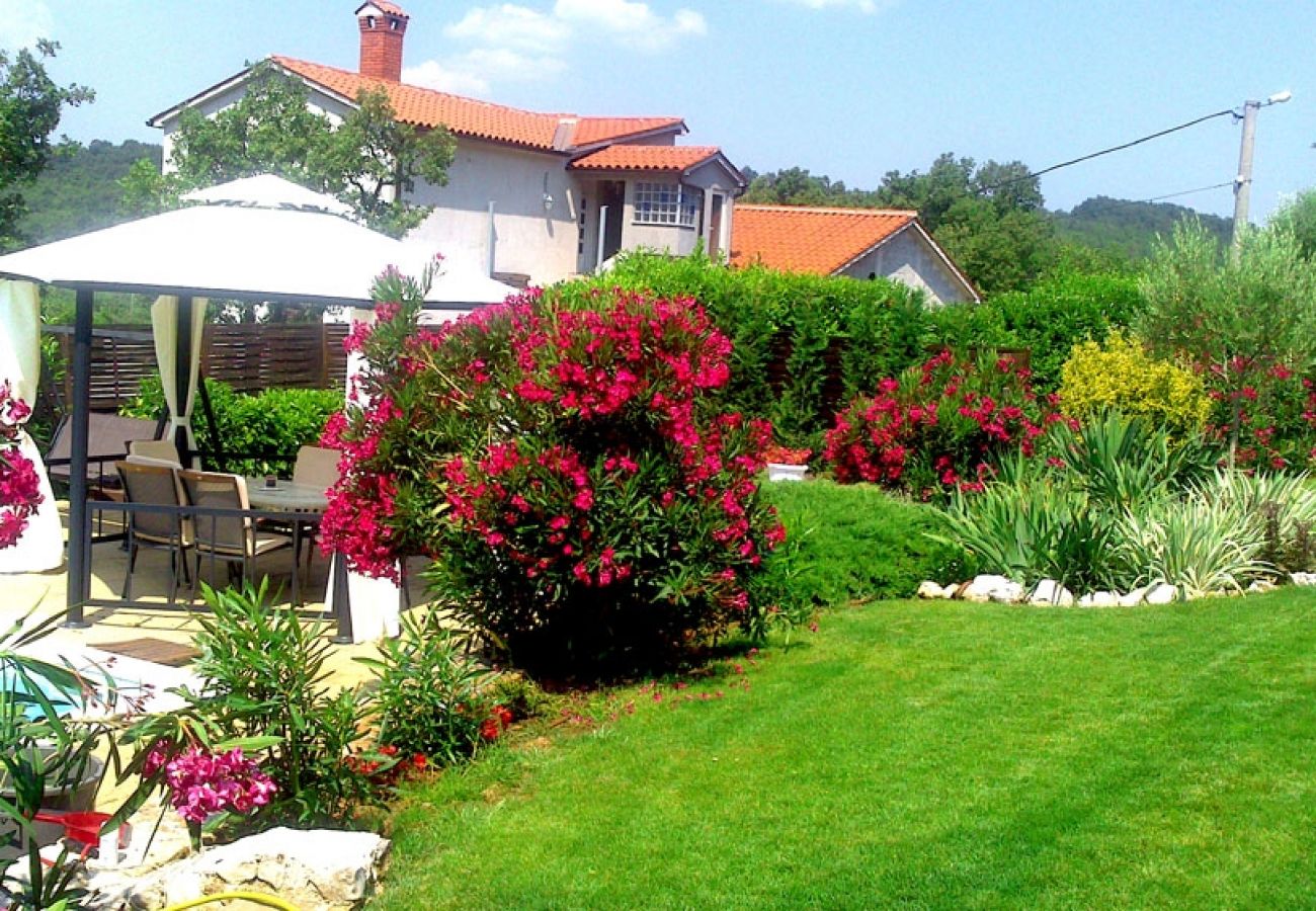 Ferienhaus in Ripenda Kras - Ferienhaus in Ripenda Kras mit Loggia, Klimaanlage, W-LAN, Waschmaschine (676-1)