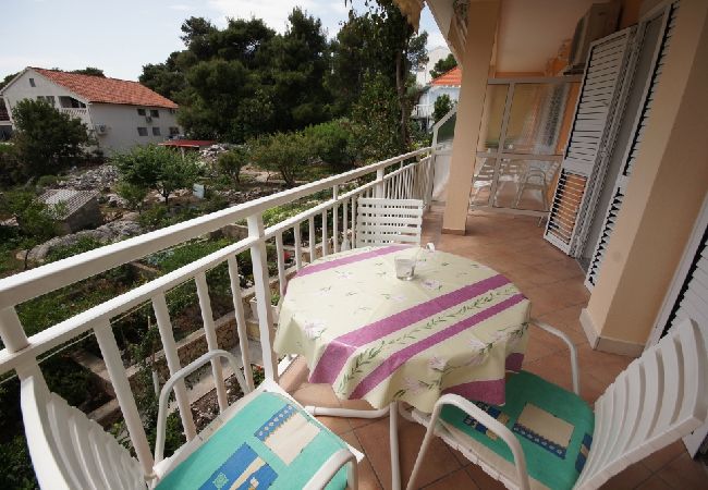 Ferienwohnung in Orebic - Ferienwohnung in Orebić mit Meerblick, Terrasse, Klimaanlage, W-LAN (829-2) Ferienwohnung in Orebic - Ferienwohnung in Orebić mit Meerblick, Terrasse, Klimaanlage, W-LAN (829-2)