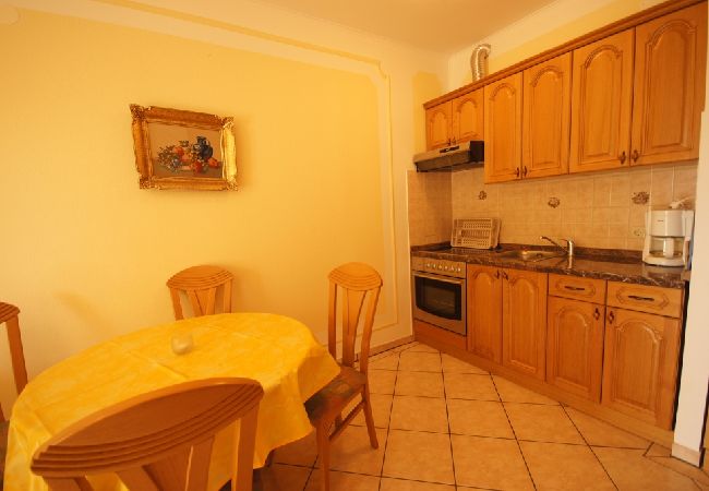 Ferienwohnung in Orebic - Ferienwohnung in Orebić mit Meerblick, Terrasse, Klimaanlage, W-LAN (829-2) Ferienwohnung in Orebic - Ferienwohnung in Orebić mit Meerblick, Terrasse, Klimaanlage, W-LAN (829-2)