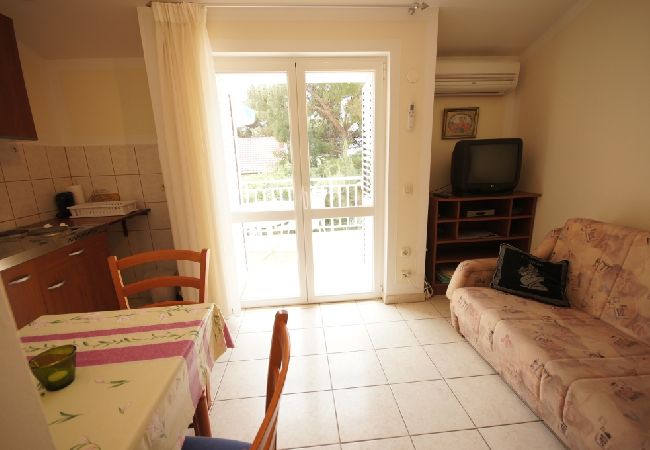 Ferienwohnung in Orebic - Ferienwohnung in Orebić mit Meerblick, Terrasse, Klimaanlage, W-LAN (829-3) Ferienwohnung in Orebic - Ferienwohnung in Orebić mit Meerblick, Terrasse, Klimaanlage, W-LAN (829-3)