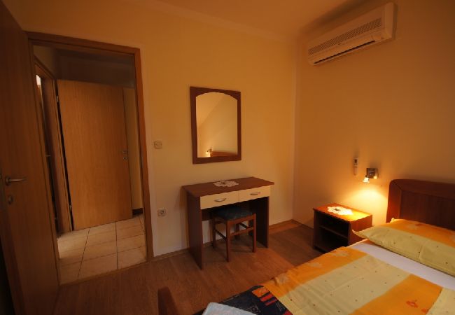 Ferienwohnung in Orebic - Ferienwohnung in Orebić mit Meerblick, Terrasse, Klimaanlage, W-LAN (829-5) Ferienwohnung in Orebic - Ferienwohnung in Orebić mit Meerblick, Terrasse, Klimaanlage, W-LAN (829-5)