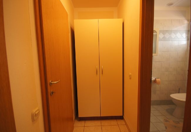 Ferienwohnung in Orebic - Ferienwohnung in Orebić mit Meerblick, Terrasse, Klimaanlage, W-LAN (829-5) Ferienwohnung in Orebic - Ferienwohnung in Orebić mit Meerblick, Terrasse, Klimaanlage, W-LAN (829-5)