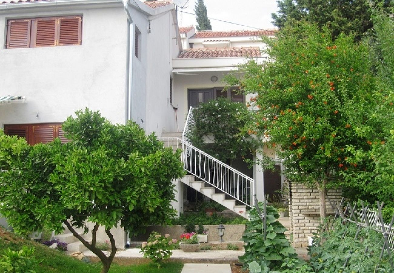 Ferienwohnung in Sveti Filip i Jakov - Ferienwohnung in Sveti Filip i Jakov mit Balkon, Klimaanlage, W-LAN, Spülmaschine (836-1)