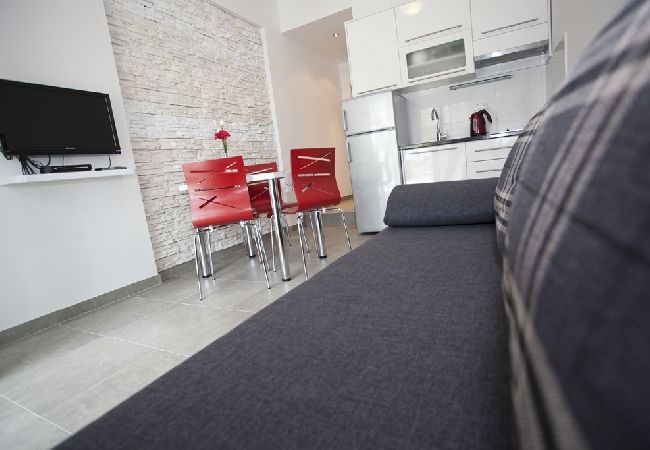 Ferienwohnung in Duce - Ferienwohnung in Duće mit Meerblick, Terrasse, Klimaanlage, W-LAN (850-2) Ferienwohnung in Duce - Ferienwohnung in Duće mit Meerblick, Terrasse, Klimaanlage, W-LAN (850-2)