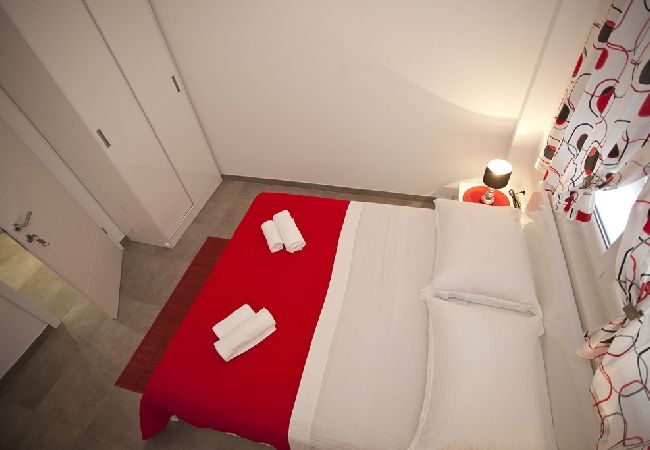 Ferienwohnung in Duce - Ferienwohnung in Duće mit Meerblick, Terrasse, Klimaanlage, W-LAN (850-2) Ferienwohnung in Duce - Ferienwohnung in Duće mit Meerblick, Terrasse, Klimaanlage, W-LAN (850-2)