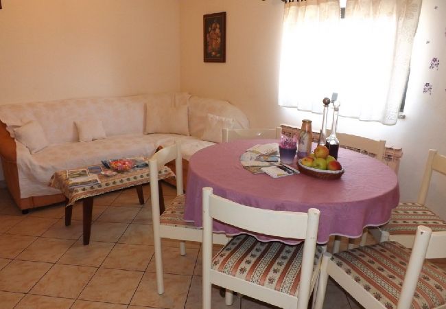 Ferienwohnung in Umag - Ferienwohnung in Umag mit Terrasse, W-LAN, Waschmaschine (853-3) Ferienwohnung in Umag - Ferienwohnung in Umag mit Terrasse, W-LAN, Waschmaschine (853-3)