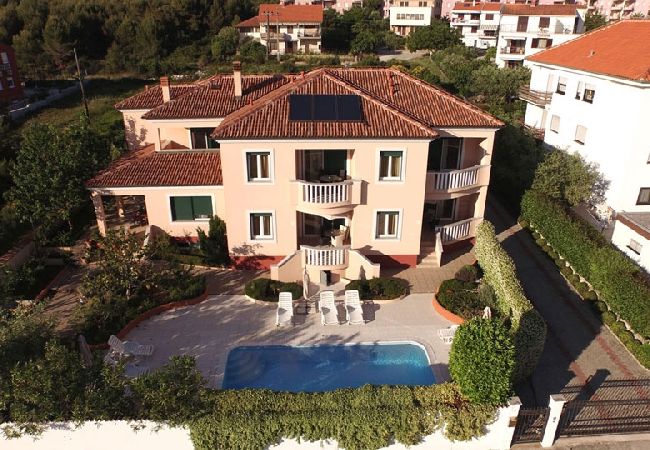 Ferienwohnung in Zadar - Ferienwohnung in Zadar mit Balkon, Klimaanlage, W-LAN (858-1) Ferienwohnung in Zadar - Ferienwohnung in Zadar mit Balkon, Klimaanlage, W-LAN (858-1)