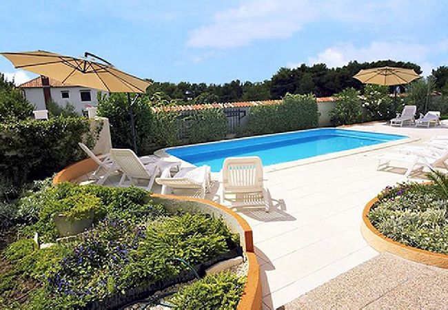 Ferienwohnung in Zadar - Ferienwohnung in Zadar mit Balkon, Klimaanlage, W-LAN (858-1) Ferienwohnung in Zadar - Ferienwohnung in Zadar mit Balkon, Klimaanlage, W-LAN (858-1)