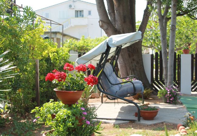 Ferienwohnung in Privlaka - Ferienwohnung in Sabunike mit Terrasse, Klimaanlage, W-LAN, Waschmaschine (231-1) Ferienwohnung in Privlaka - Ferienwohnung in Sabunike mit Terrasse, Klimaanlage, W-LAN, Waschmaschine (231-1)