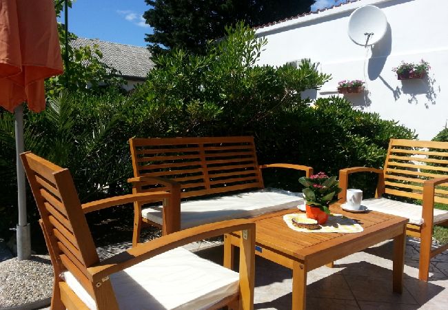 Ferienwohnung in Privlaka - Ferienwohnung in Sabunike mit Terrasse, Klimaanlage, W-LAN, Waschmaschine (231-1) Ferienwohnung in Privlaka - Ferienwohnung in Sabunike mit Terrasse, Klimaanlage, W-LAN, Waschmaschine (231-1)