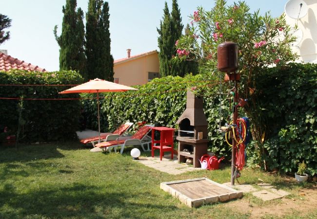 Ferienwohnung in Privlaka - Ferienwohnung in Sabunike mit Terrasse, Klimaanlage, W-LAN, Waschmaschine (231-1) Ferienwohnung in Privlaka - Ferienwohnung in Sabunike mit Terrasse, Klimaanlage, W-LAN, Waschmaschine (231-1)