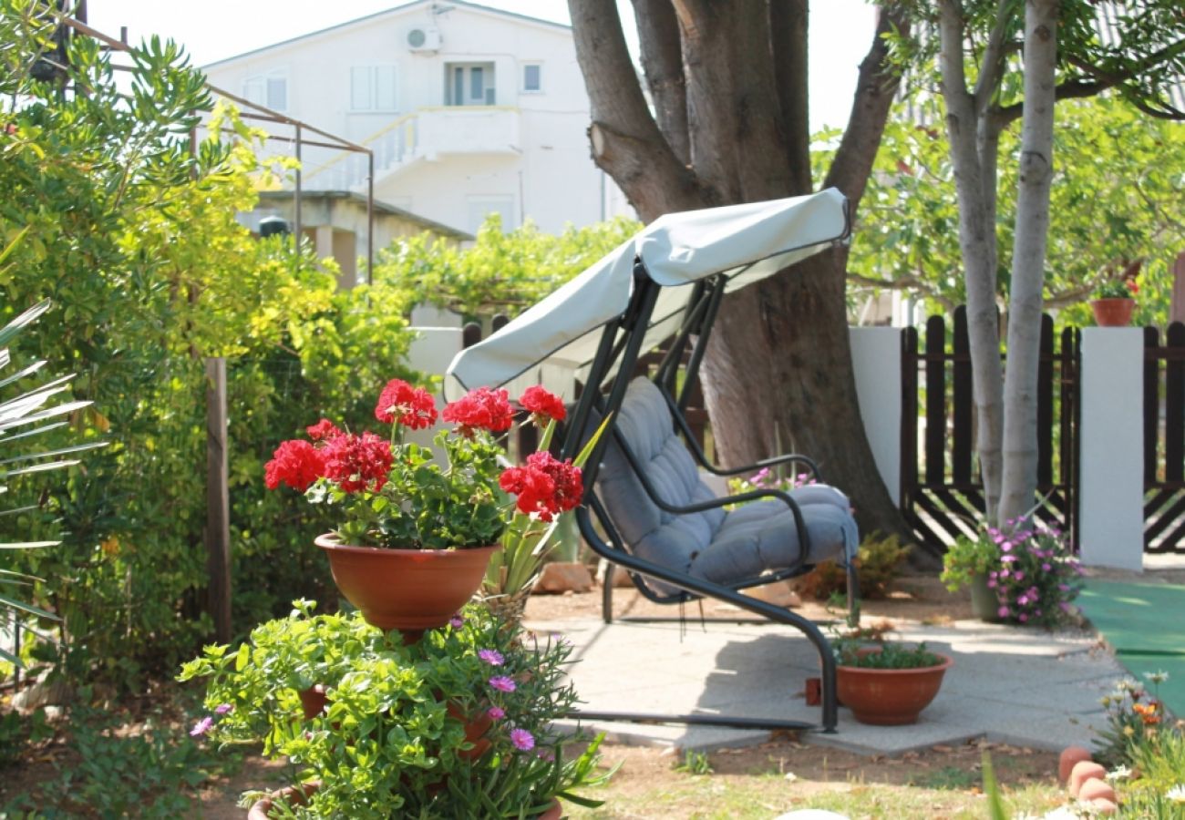 Ferienwohnung in Privlaka - Ferienwohnung in Sabunike mit Terrasse, Klimaanlage, W-LAN, Waschmaschine (231-1)