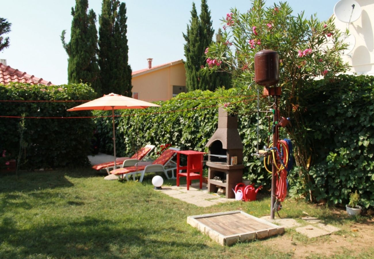 Ferienwohnung in Privlaka - Ferienwohnung in Sabunike mit Terrasse, Klimaanlage, W-LAN, Waschmaschine (231-1)