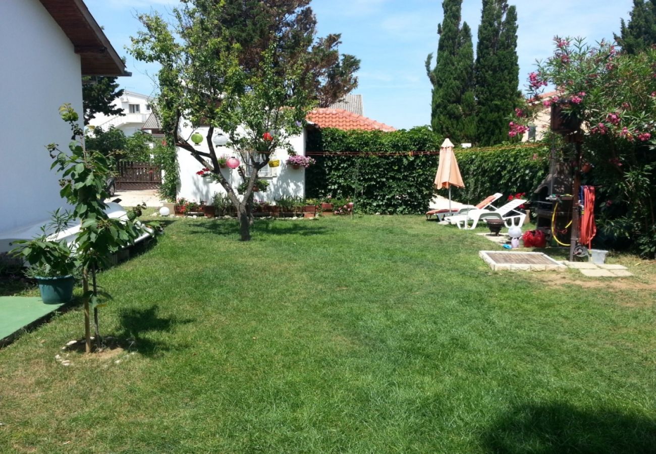 Ferienwohnung in Privlaka - Ferienwohnung in Sabunike mit Terrasse, Klimaanlage, W-LAN (231-2)