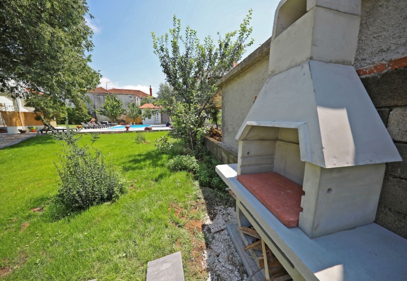 Ferienwohnung in Bibinje - Ferienwohnung in Bibinje mit Terrasse, Klimaanlage, W-LAN, Waschmaschine (877-1)