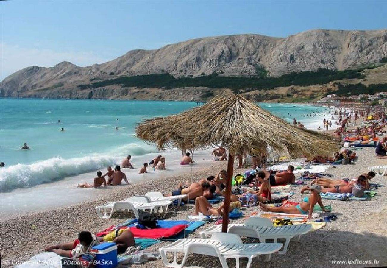 Ferienwohnung in Baška - Ferienwohnung in Baška mit Balkon, Klimaanlage, W-LAN, Waschmaschine (883-3)