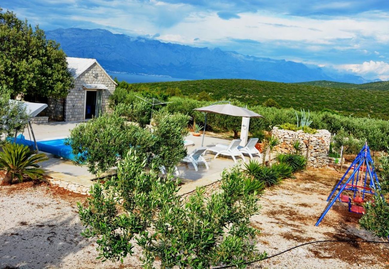 Ferienhaus in Pucišca - Ferienhaus in Pučišća mit Terrasse, W-LAN, Waschmaschine (887-1)