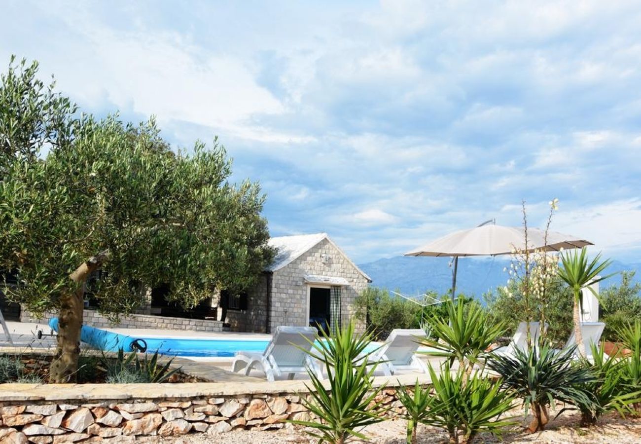 Ferienhaus in Pucišca - Ferienhaus in Pučišća mit Terrasse, W-LAN, Waschmaschine (887-1)