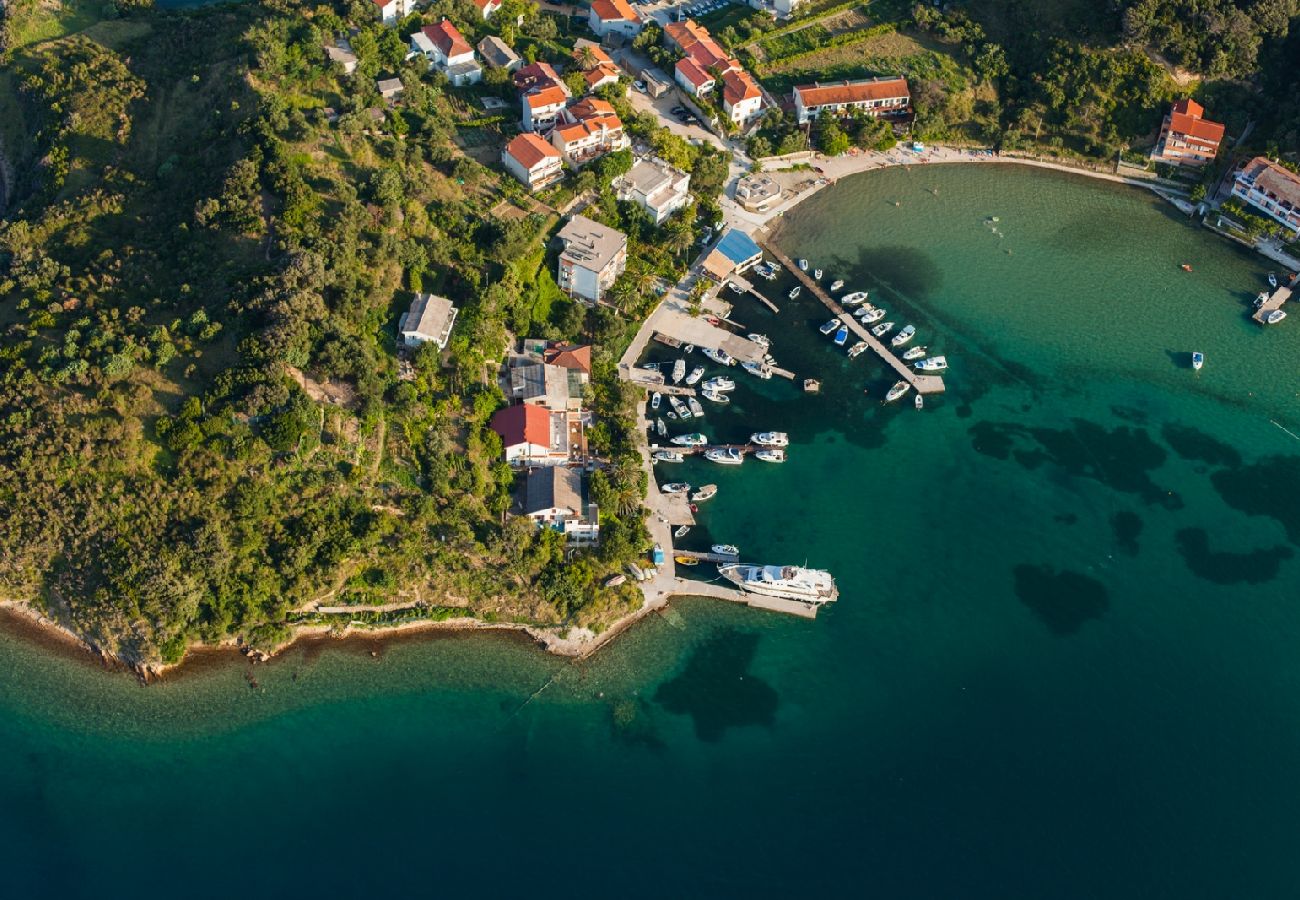 Ferienhaus in Supetarska Draga - Ferienhaus in Supetarska Draga mit Meerblick, Terrasse, Klimaanlage, W-LAN (890-1)