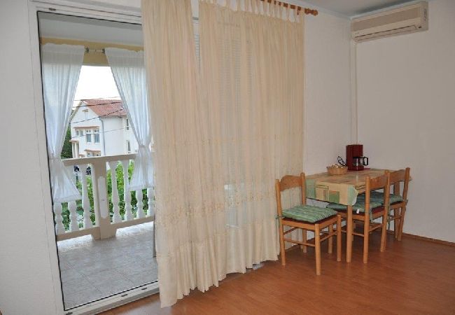Ferienwohnung in Lopar - Ferienwohnung in Lopar mit Terrasse, Klimaanlage, W-LAN, Waschmaschine (899-3) Ferienwohnung in Lopar - Ferienwohnung in Lopar mit Terrasse, Klimaanlage, W-LAN, Waschmaschine (899-3)