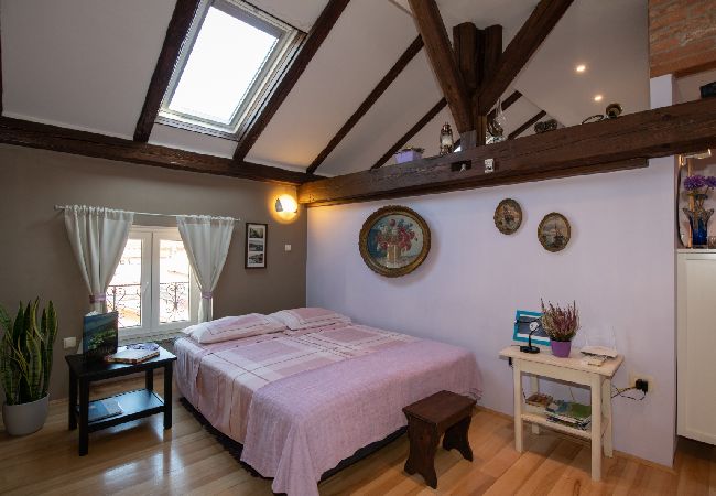 Ferienwohnung in Opatija - Ferienwohnung in Opatija mit Klimaanlage, W-LAN, Waschmaschine (905-2) Ferienwohnung in Opatija - Ferienwohnung in Opatija mit Klimaanlage, W-LAN, Waschmaschine (905-2)