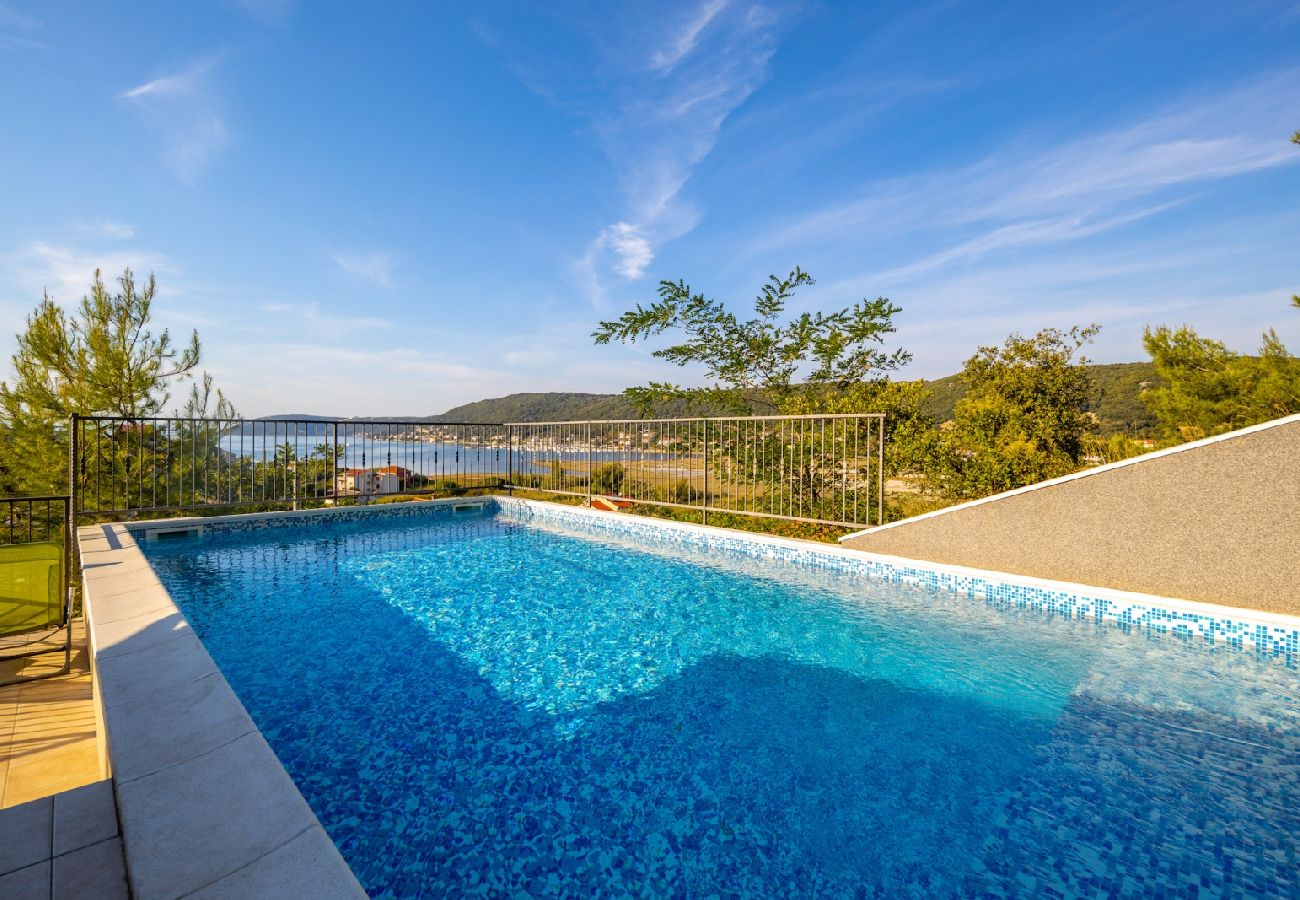 Ferienwohnung in Supetarska Draga - Ferienwohnung in Supetarska Draga mit Meerblick, Balkon, Klimaanlage, W-LAN (3321-1)