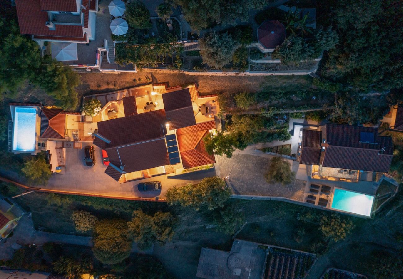 Ferienwohnung in Supetarska Draga - Ferienwohnung in Supetarska Draga mit Meerblick, Balkon, Klimaanlage, W-LAN (3321-1)