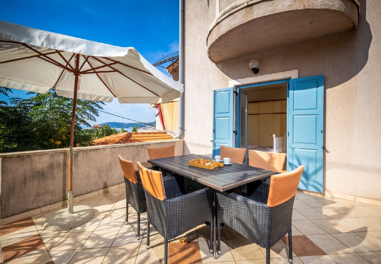 Ferienwohnung in Supetarska Draga - Ferienwohnung in Supetarska Draga mit Meerblick, Balkon, Klimaanlage, W-LAN (3321-1)