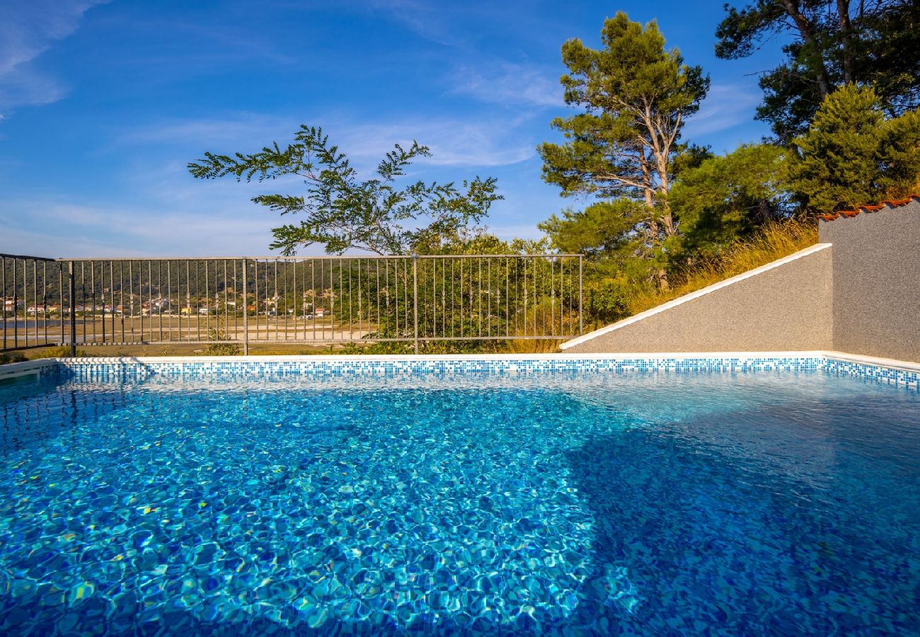 Ferienwohnung in Supetarska Draga - Ferienwohnung in Supetarska Draga mit Meerblick, Balkon, Klimaanlage, W-LAN (3321-1)