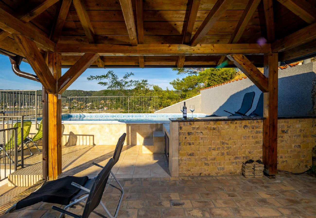 Ferienwohnung in Supetarska Draga - Ferienwohnung in Supetarska Draga mit Meerblick, Balkon, Klimaanlage, W-LAN (3321-1)