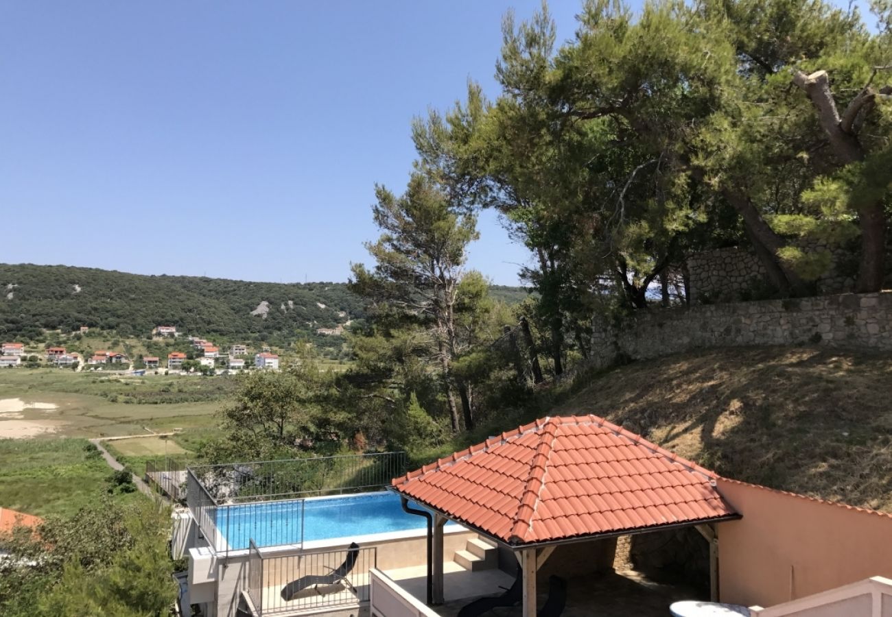 Ferienwohnung in Supetarska Draga - Ferienwohnung in Supetarska Draga mit Meerblick, Balkon, Klimaanlage, W-LAN (3321-1)