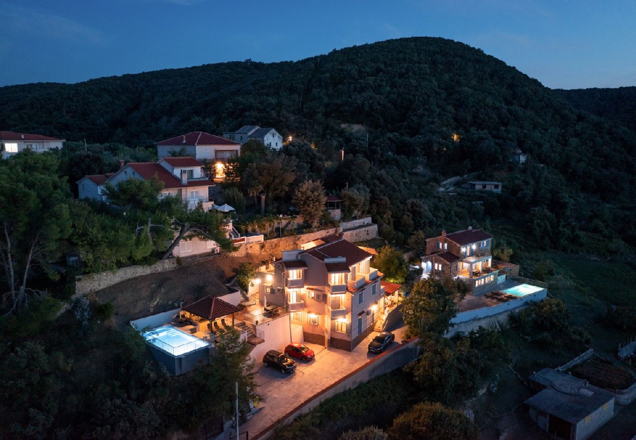 Ferienwohnung in Supetarska Draga - Ferienwohnung in Supetarska Draga mit Meerblick, Balkon, Klimaanlage, W-LAN (3321-1)