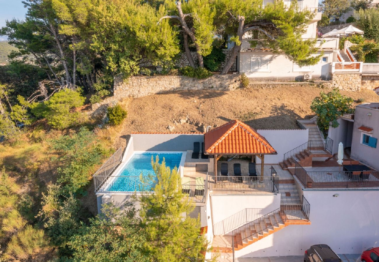 Ferienwohnung in Supetarska Draga - Ferienwohnung in Supetarska Draga mit Meerblick, Balkon, Klimaanlage, W-LAN (3321-2)