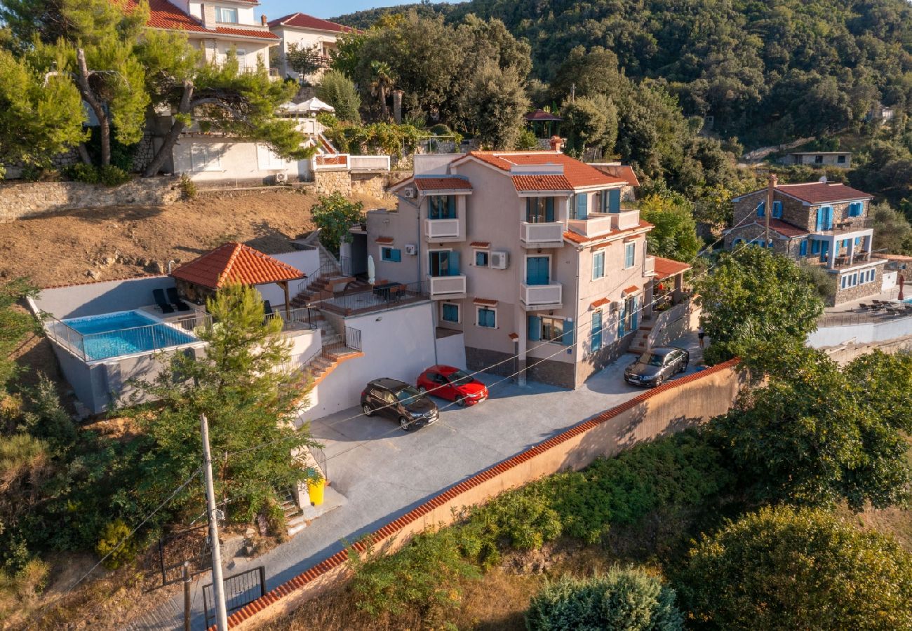 Ferienwohnung in Supetarska Draga - Ferienwohnung in Supetarska Draga mit Meerblick, Balkon, Klimaanlage, W-LAN (3321-2)