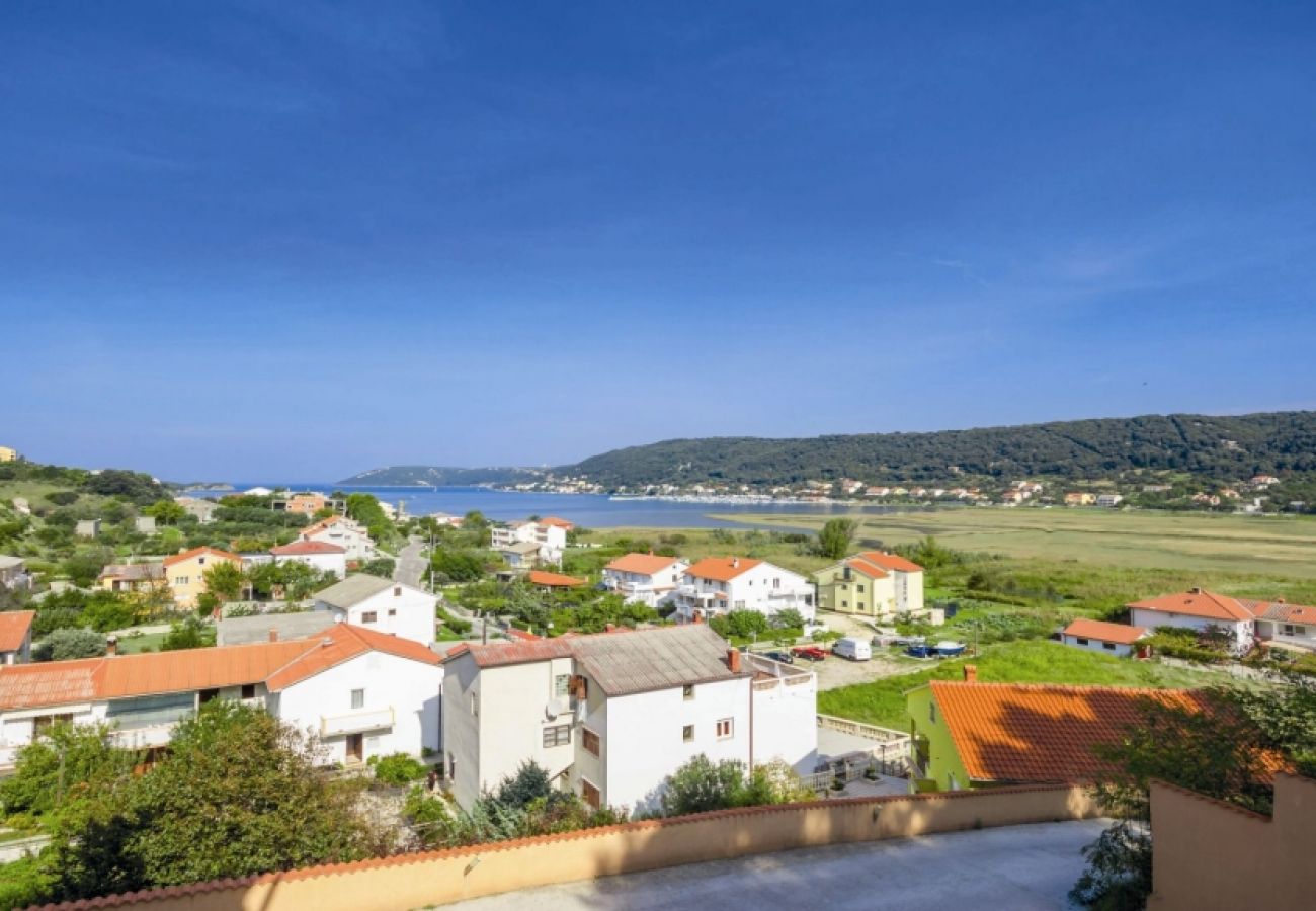 Ferienwohnung in Supetarska Draga - Ferienwohnung in Supetarska Draga mit Meerblick, Balkon, Klimaanlage, W-LAN (3321-2)