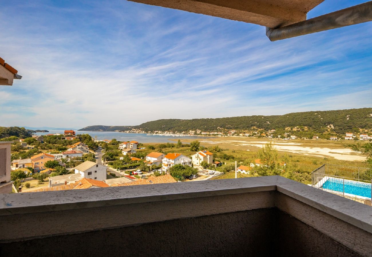 Ferienwohnung in Supetarska Draga - Ferienwohnung in Supetarska Draga mit Meerblick, Balkon, Klimaanlage, W-LAN (3321-4)